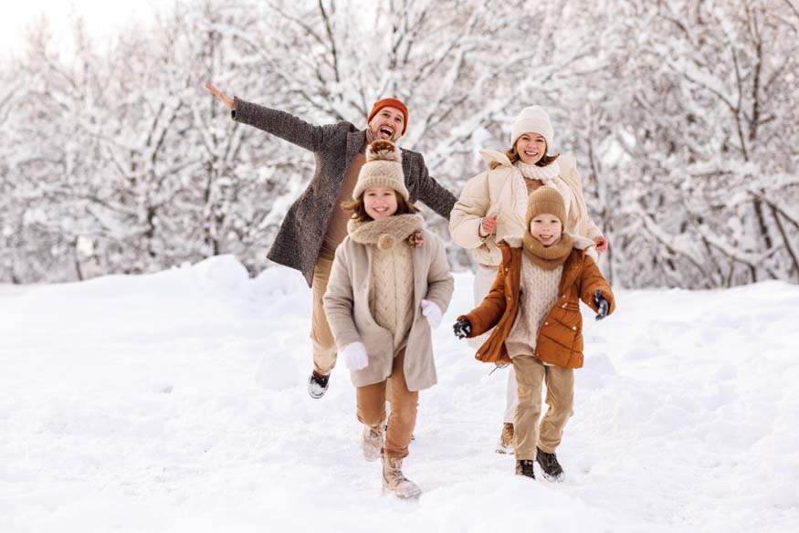 Familie mit Kindern auf Winterurlaub, e-card gilt erst ab Talstation