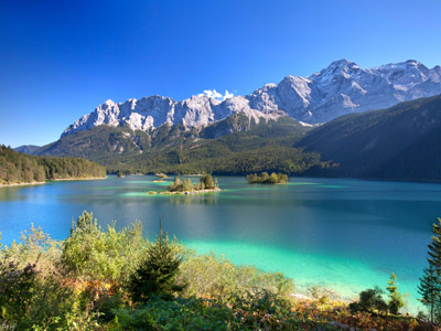 Die Zugspitze mit atemberaubendem See, Deutschland