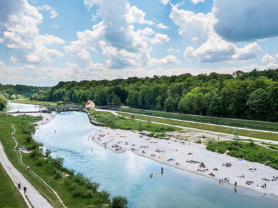 Kiesstrand an der Isar in München