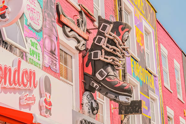 Straßenkunst in Camden, London.