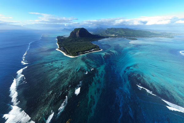 Unterwasser-Wasserfall Berg Le Morne Brabant, Mauritius