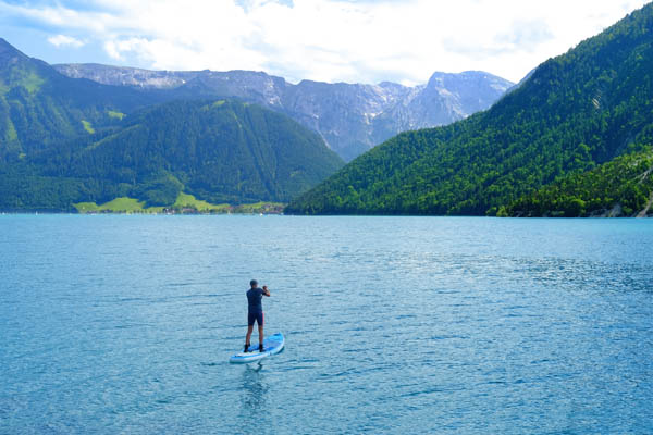 Surfer am Achensee, Österreich