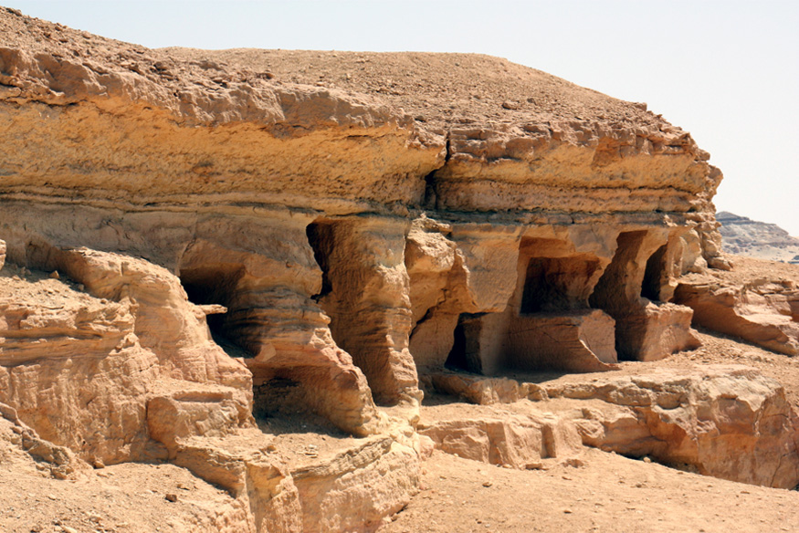 Die Gräber auf dem Berg der Toten „Gabal al-Mawta“ nahe Siwa in Ägypten