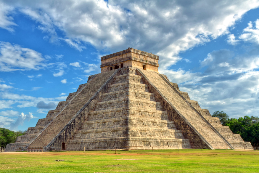 Besuchen Sie die Maya Ruinen Chichén Itzá gut abgesichert mit einer Reiseversicherung.