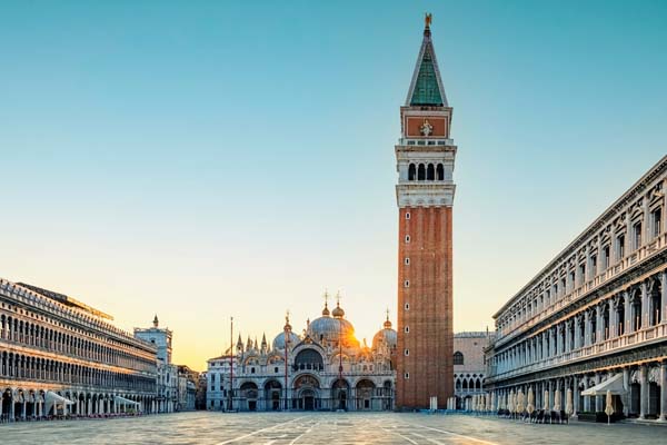 Turm am Markusplatz in Venedig