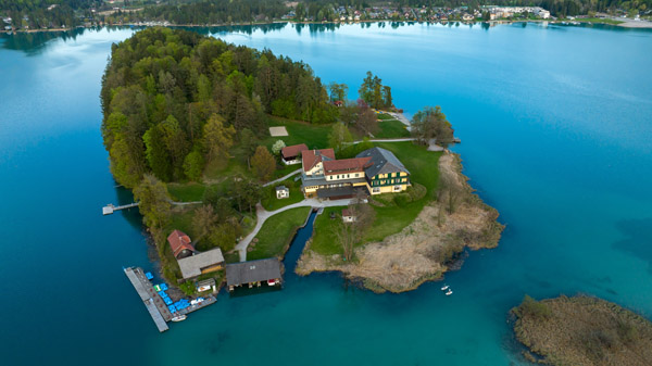 Inselhotel auf dem Faaker See, Kärnten, Österreich