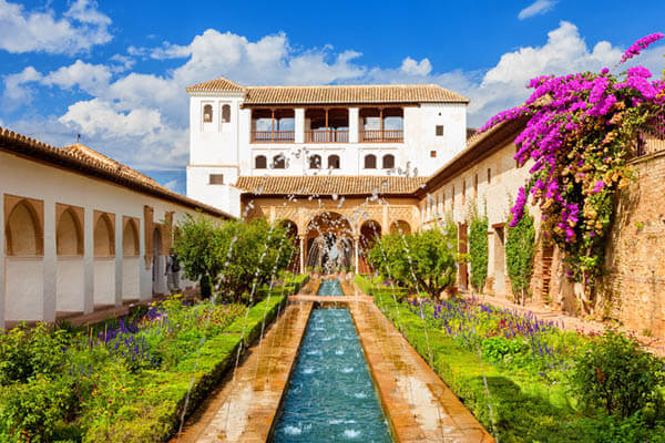 La Alhambra Ansicht Haus mit Garten